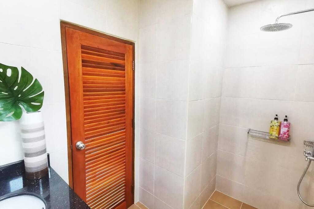 Anb Poolvilla 3Br Walk Private Beach In Pratamnak Pattaya Bagian luar foto